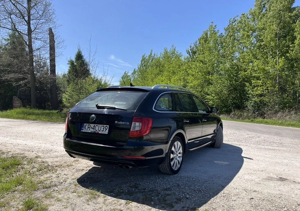 Skoda Superb cena 41900 przebieg: 230000, rok produkcji 2012 z Kraków małe 67